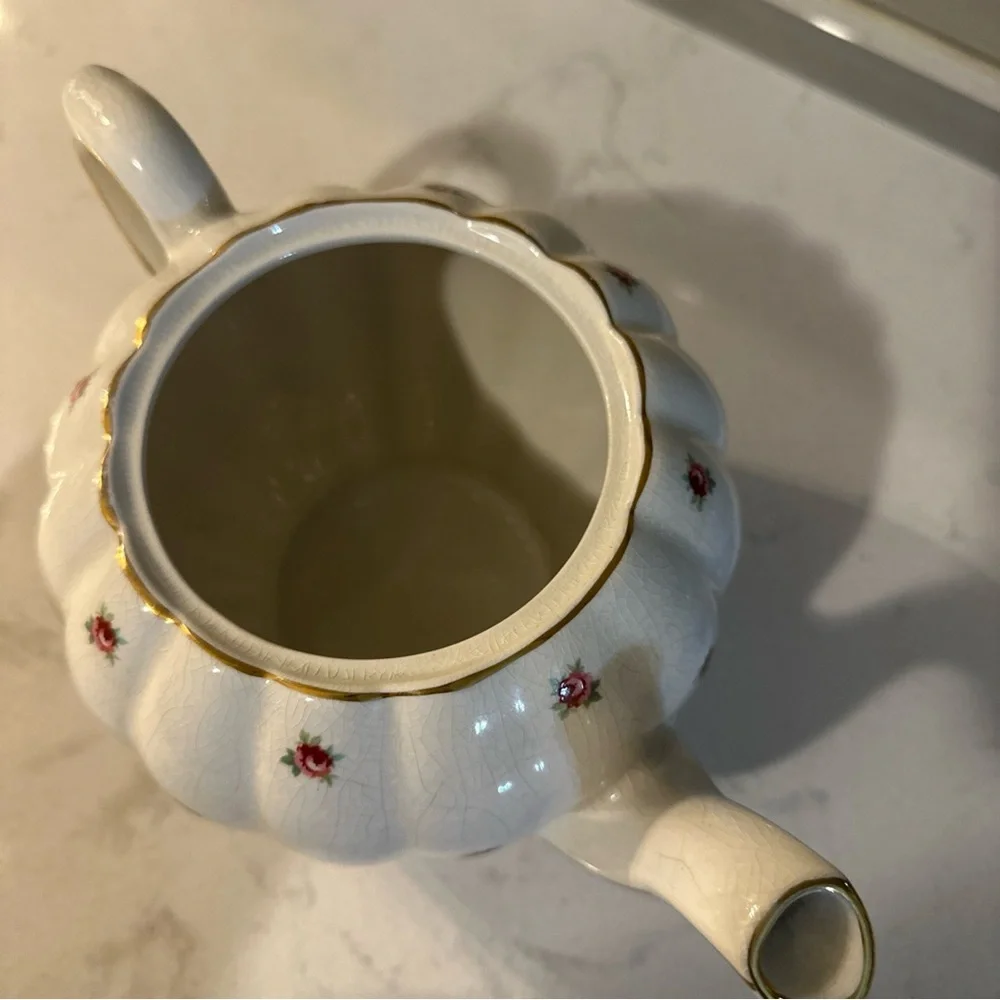 Vtg. Gibson, England, China teapot🫖 , Cream  w/Small Roses‎ & Gold Accents